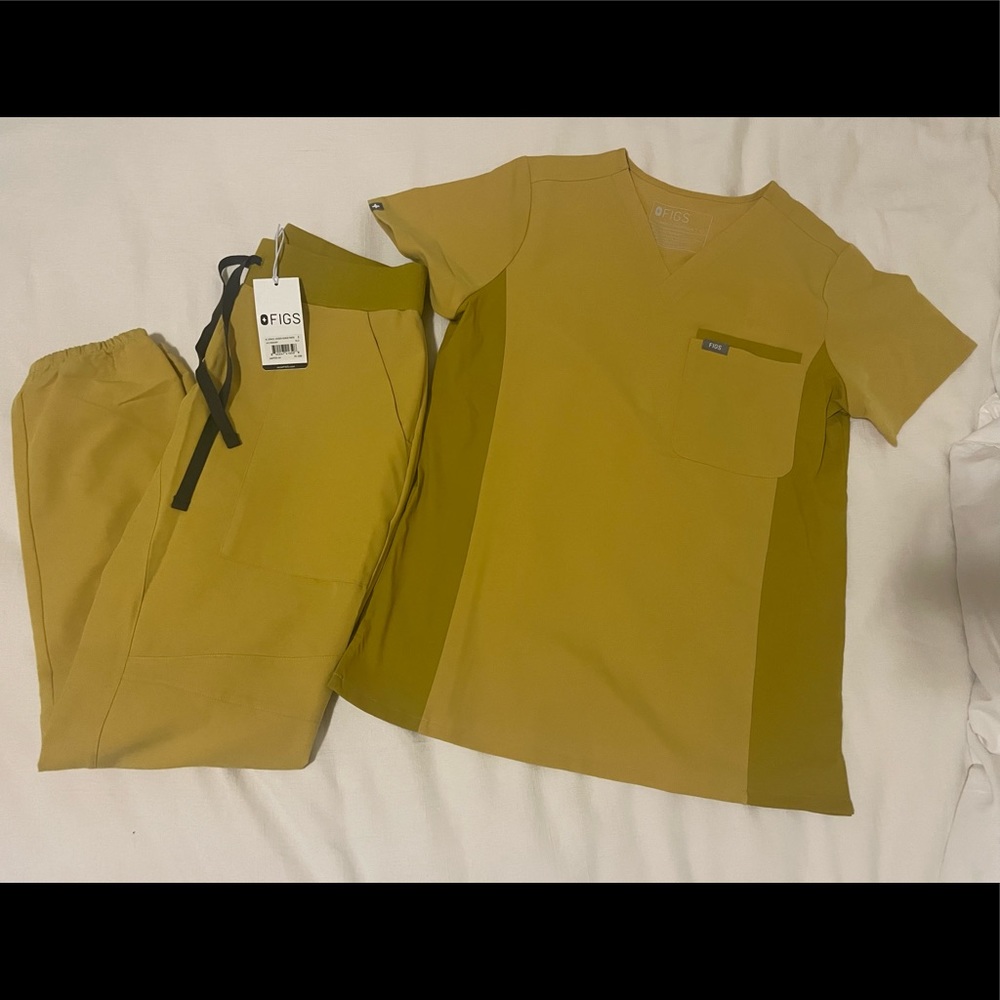Figs Catarina Paneled One-Pocket Scrub Top & Venice Jogger Scrub Pants